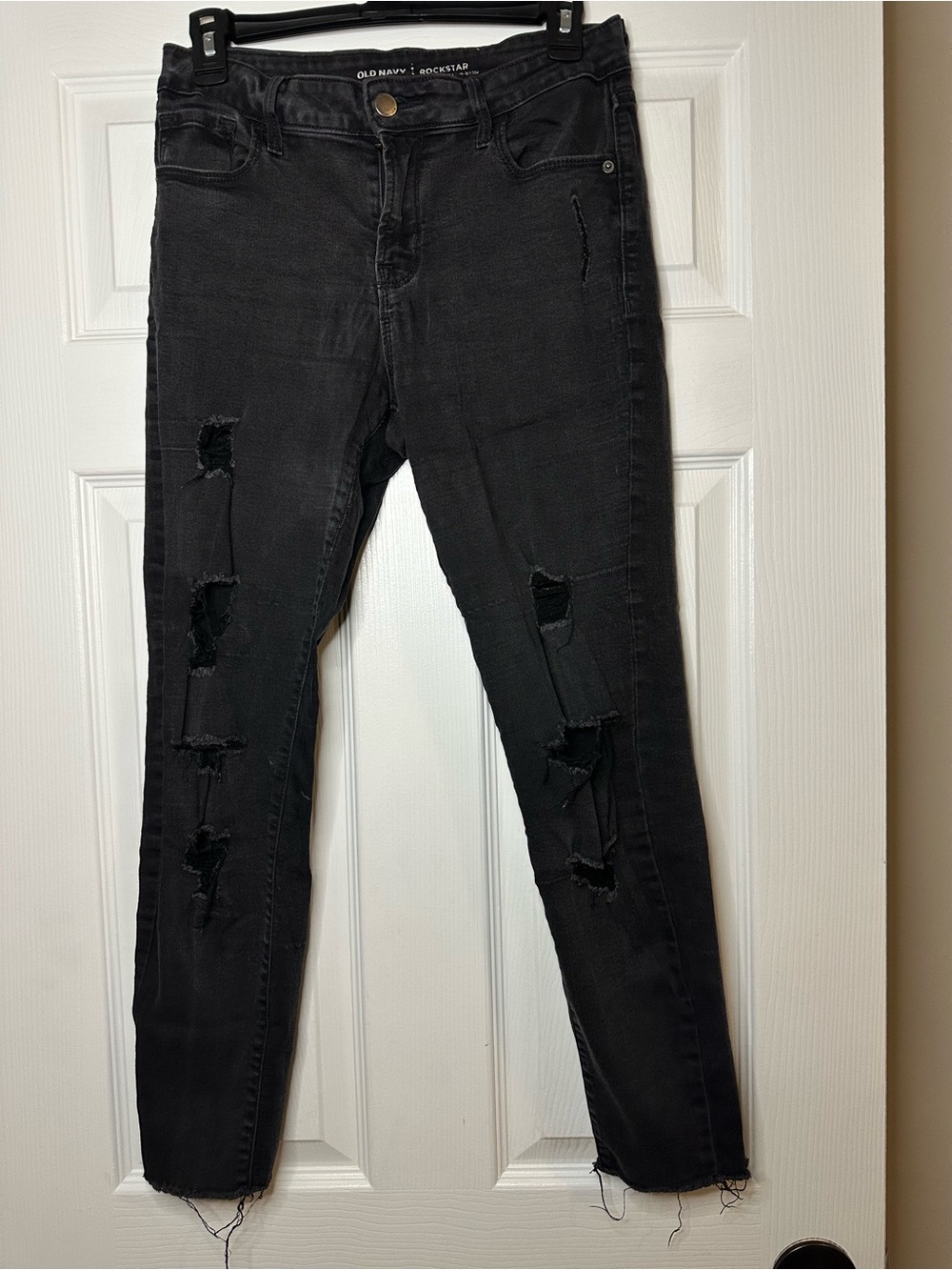 Old Navy Rockstar black distressed skinny jeans 🖤
